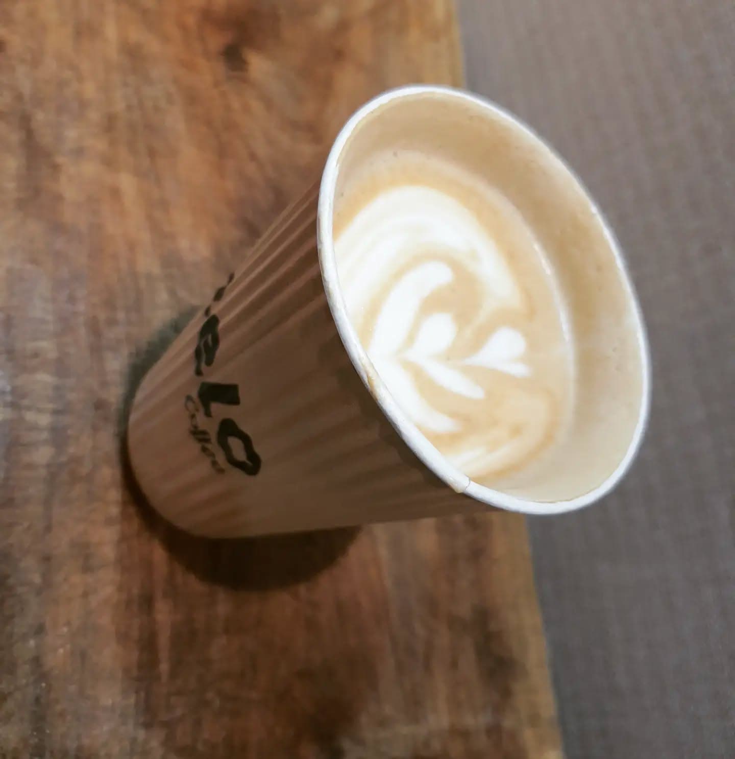 Le café crème avec le ton de l'automne..ça me plaît infiniment..🍂🍁